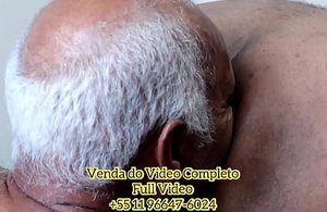 Coroa Roludo Fodendo Negão Gordinho - Video Completo com gozadas 29 min no WhatsApp  55 11 96647-6024